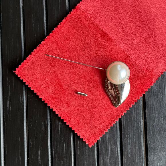 RARE Ferragamo Timeless Pearl Brooch Silver Lapel Hat Stick Pin - Picture 3 of 7